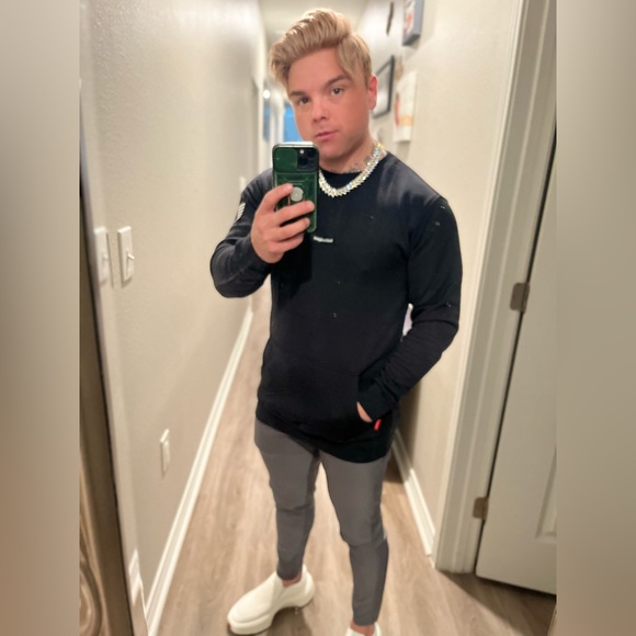 Meet your Posher, Mundo - Picture 6 of 12